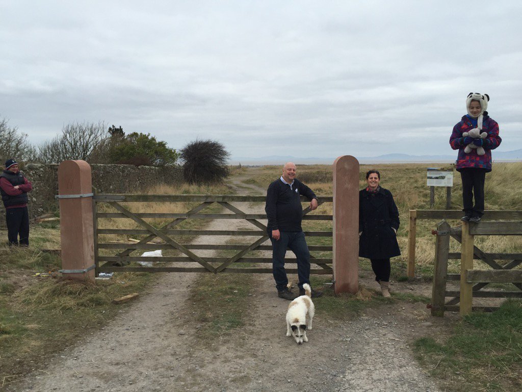 stoops in place from twitter